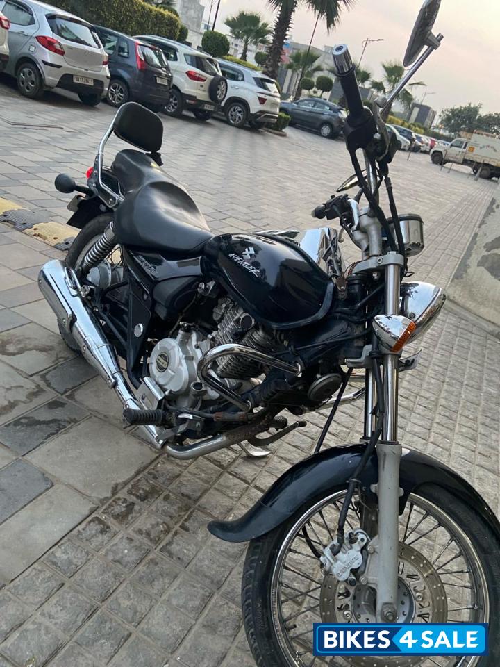 Black Bajaj Avenger Cruise 220