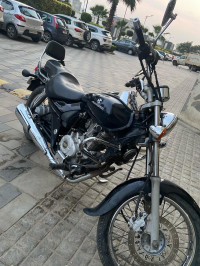 Black Bajaj Avenger Cruise 220