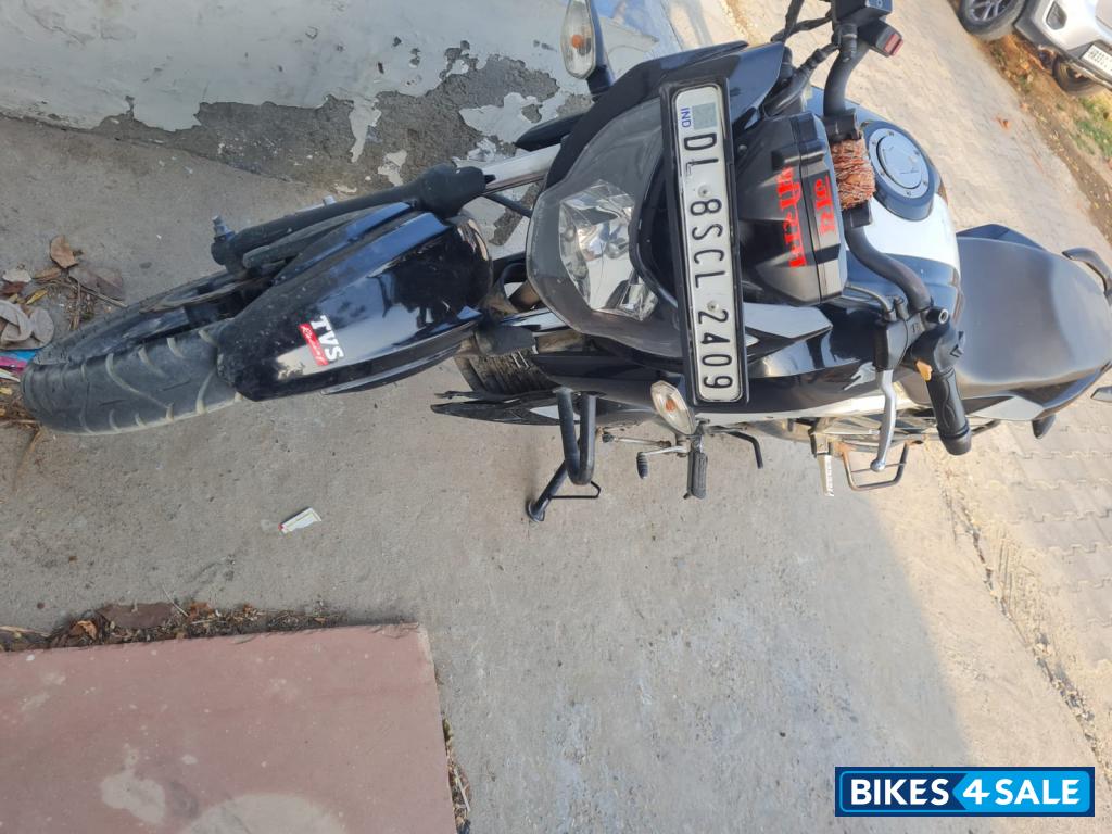 Black TVS Apache RTR 160 4V