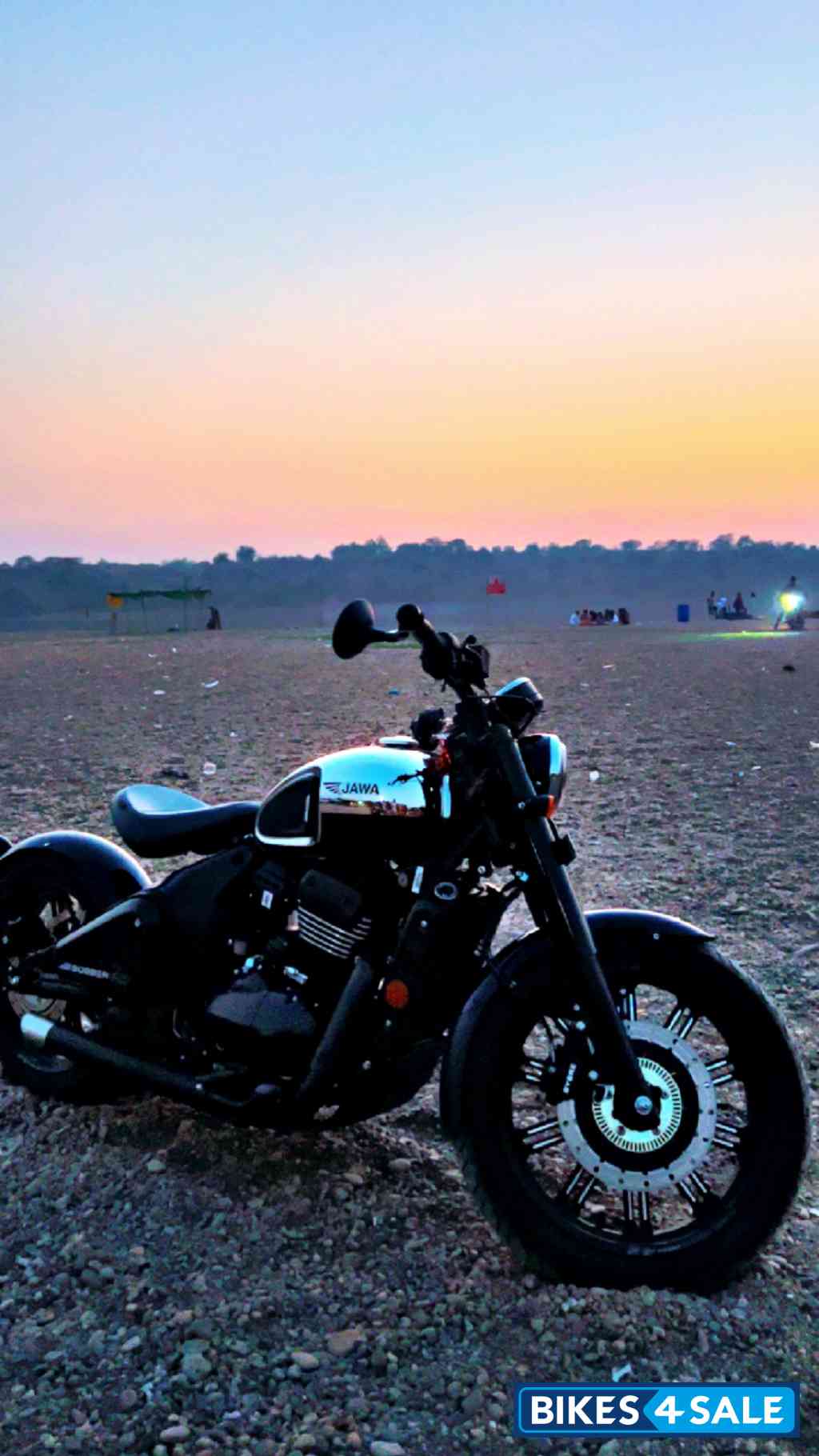 Jawa 42 Bobber Black Mirror