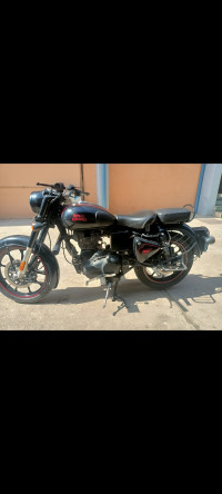 Matte Black Royal Enfield Classic Stealth Black