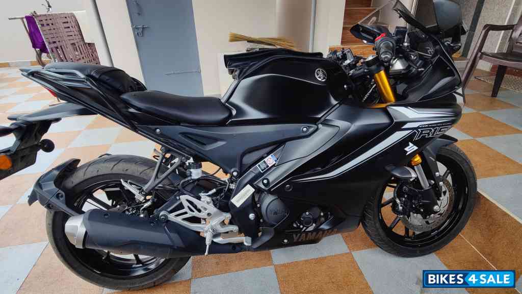 Yamaha R15 V4