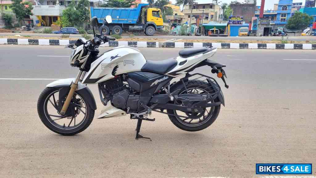 White TVS Apache RTR 200 4V