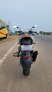 White TVS Apache RTR 200 4V
