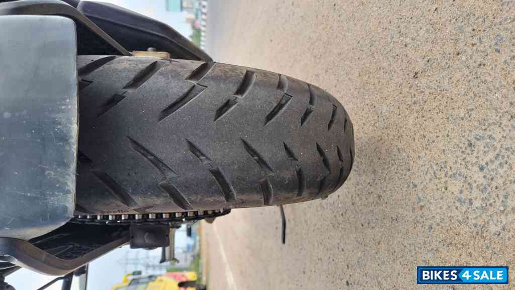 White TVS Apache RTR 200 4V