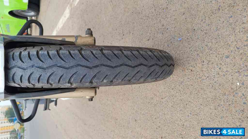 White TVS Apache RTR 200 4V