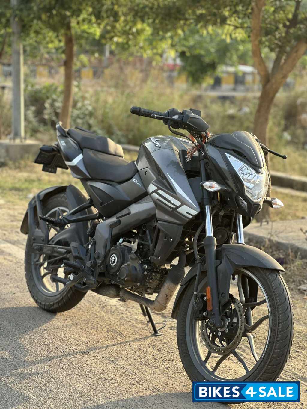 Dark Grey Bajaj Pulsar NS125 2022