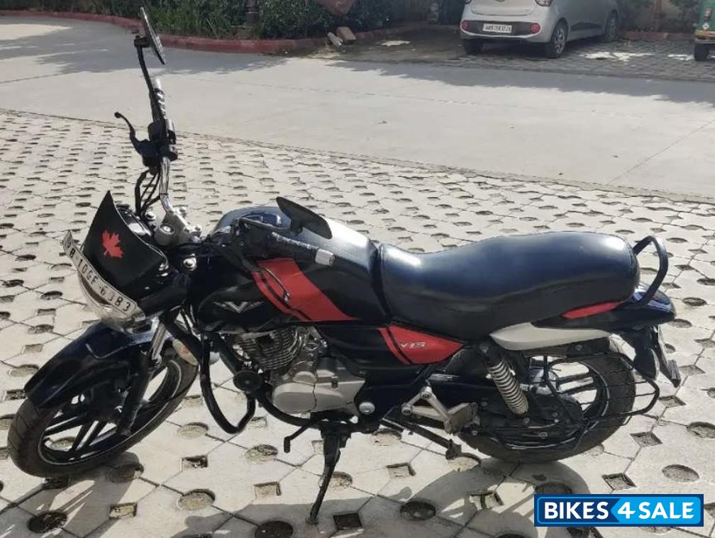 Bajaj V15