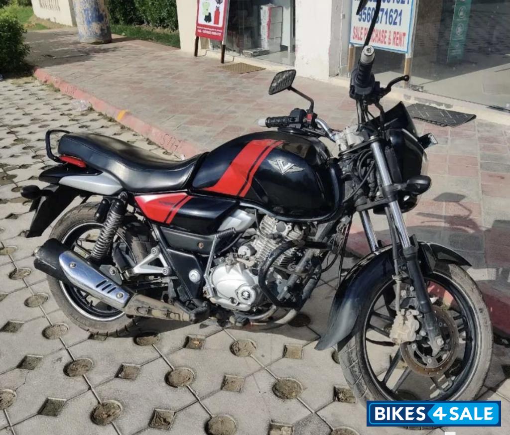 Bajaj V15