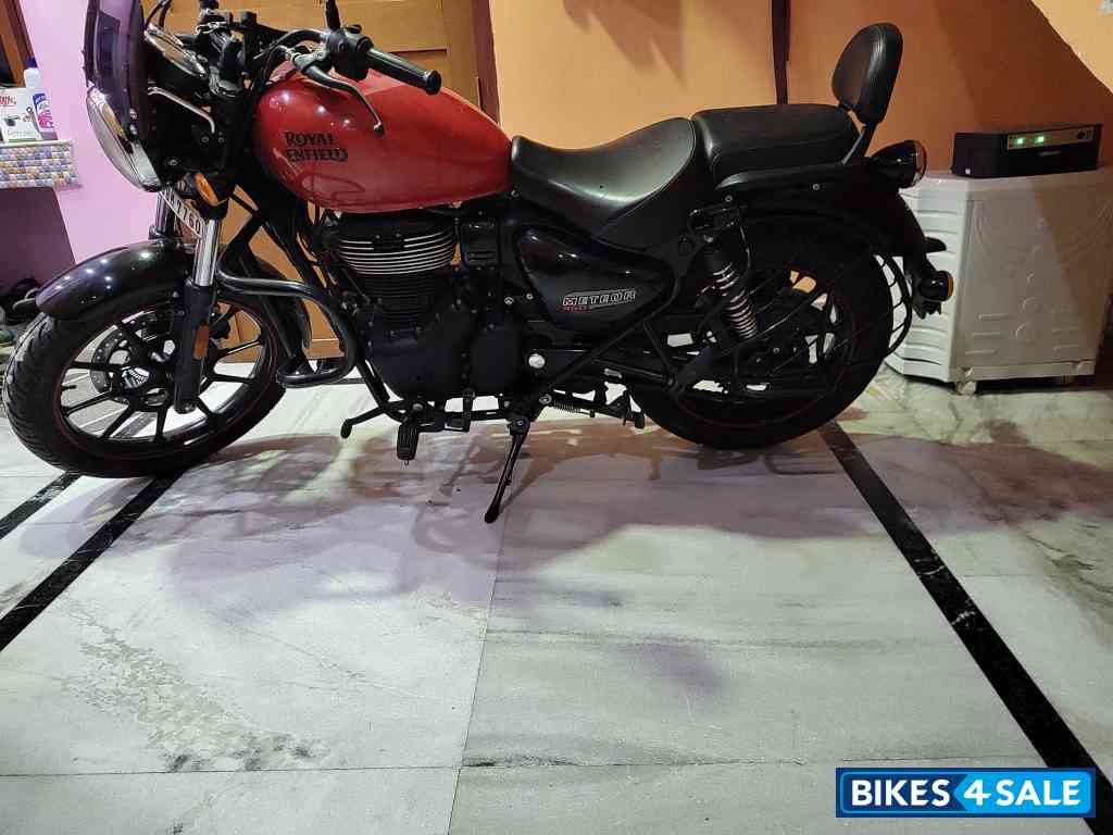 Red Royal Enfield Meteor 350 Fireball