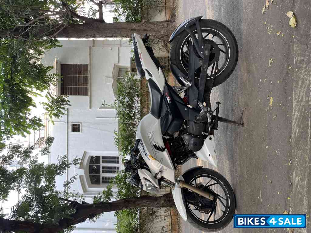 TVS Apache RTR 200 4V