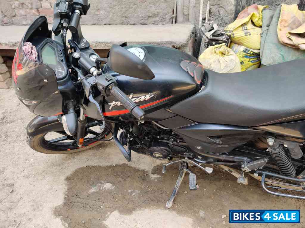 Bajaj Pulsar 125 Carbon Fibre Disc Single Seat