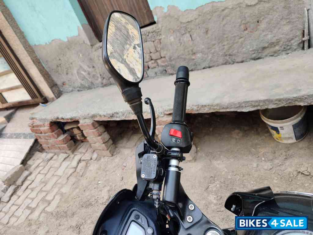 Bajaj Pulsar 125 Carbon Fibre Disc Single Seat