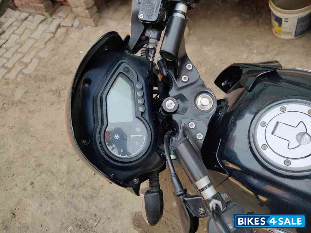Bajaj Pulsar 125 Carbon Fibre Disc Single Seat