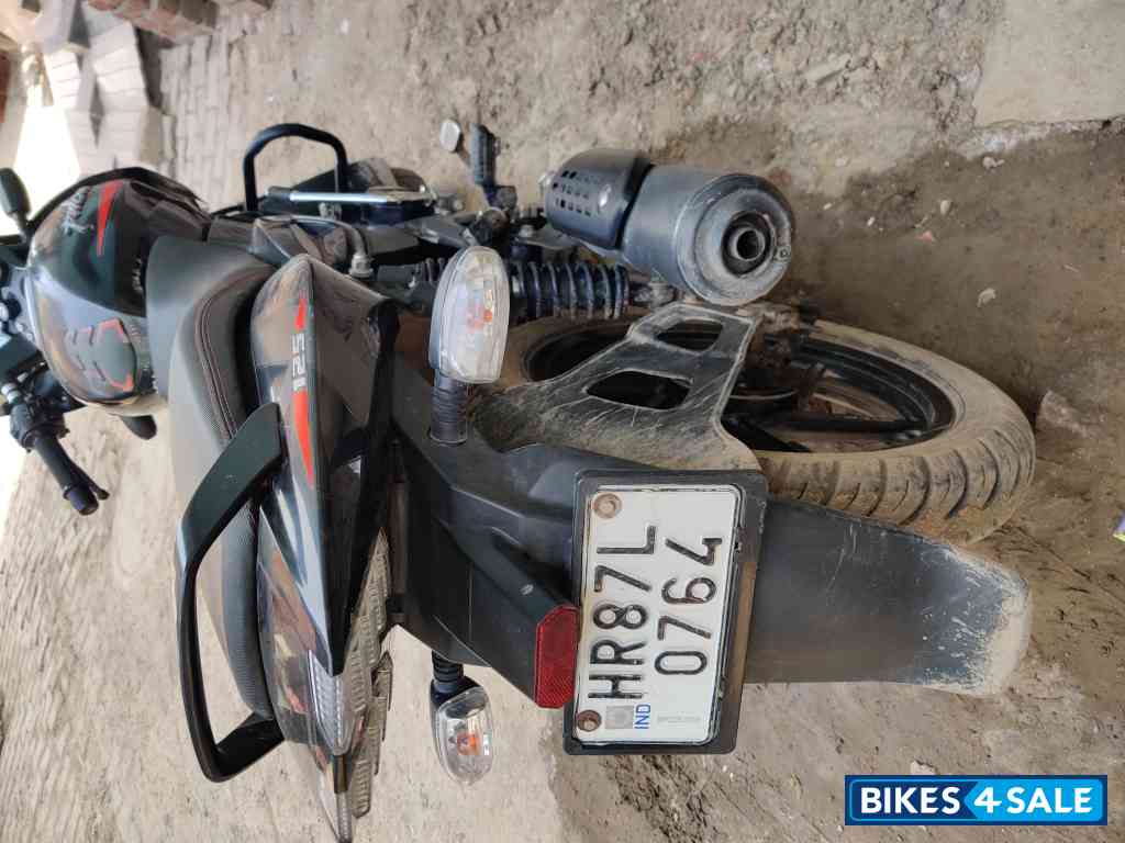 Bajaj Pulsar 125 Carbon Fibre Disc Single Seat