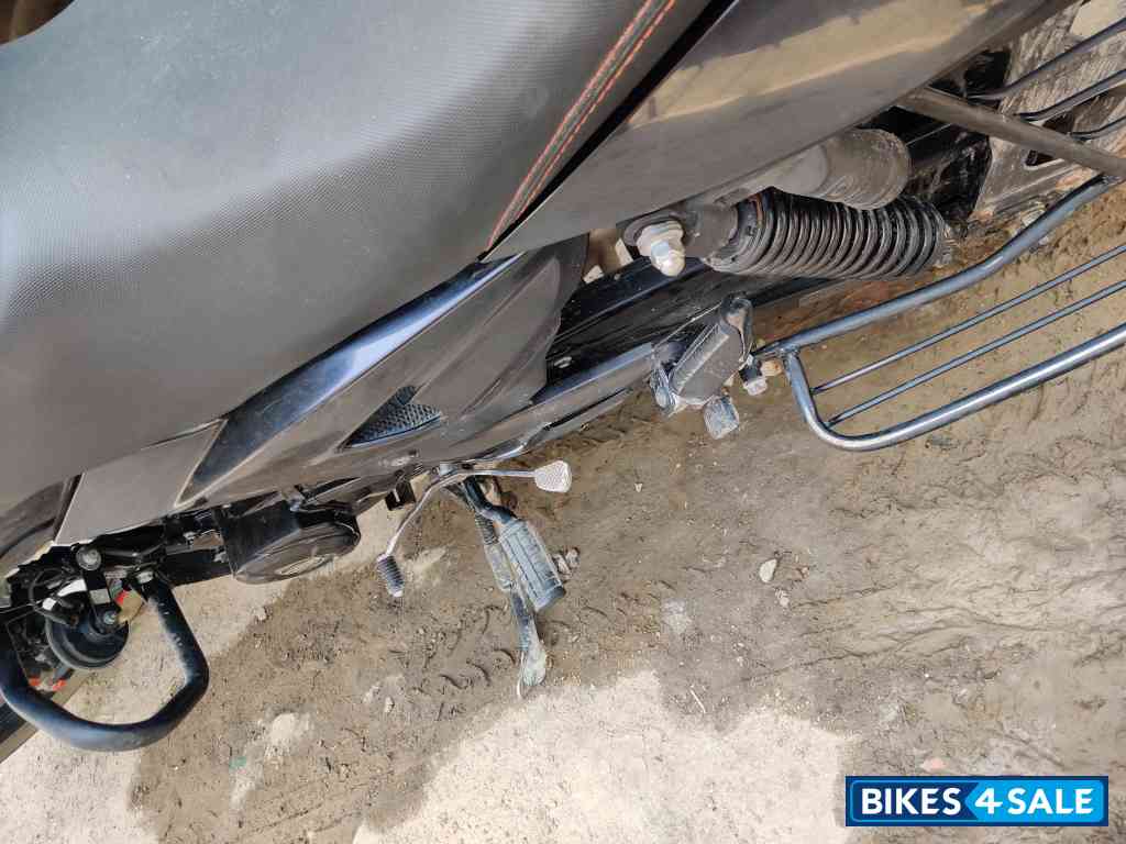 Bajaj Pulsar 125 Carbon Fibre Disc Single Seat