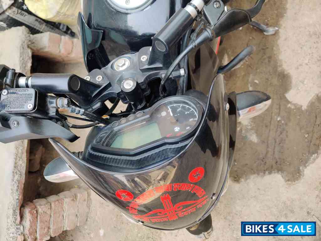 Bajaj Pulsar 125 Carbon Fibre Disc Single Seat