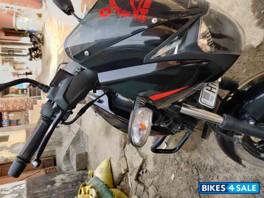 Bajaj Pulsar 125 Carbon Fibre Disc Single Seat