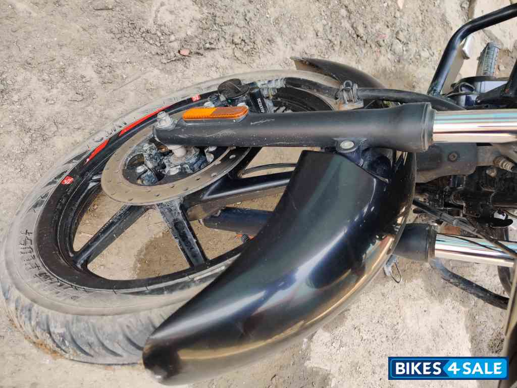 Bajaj Pulsar 125 Carbon Fibre Disc Single Seat