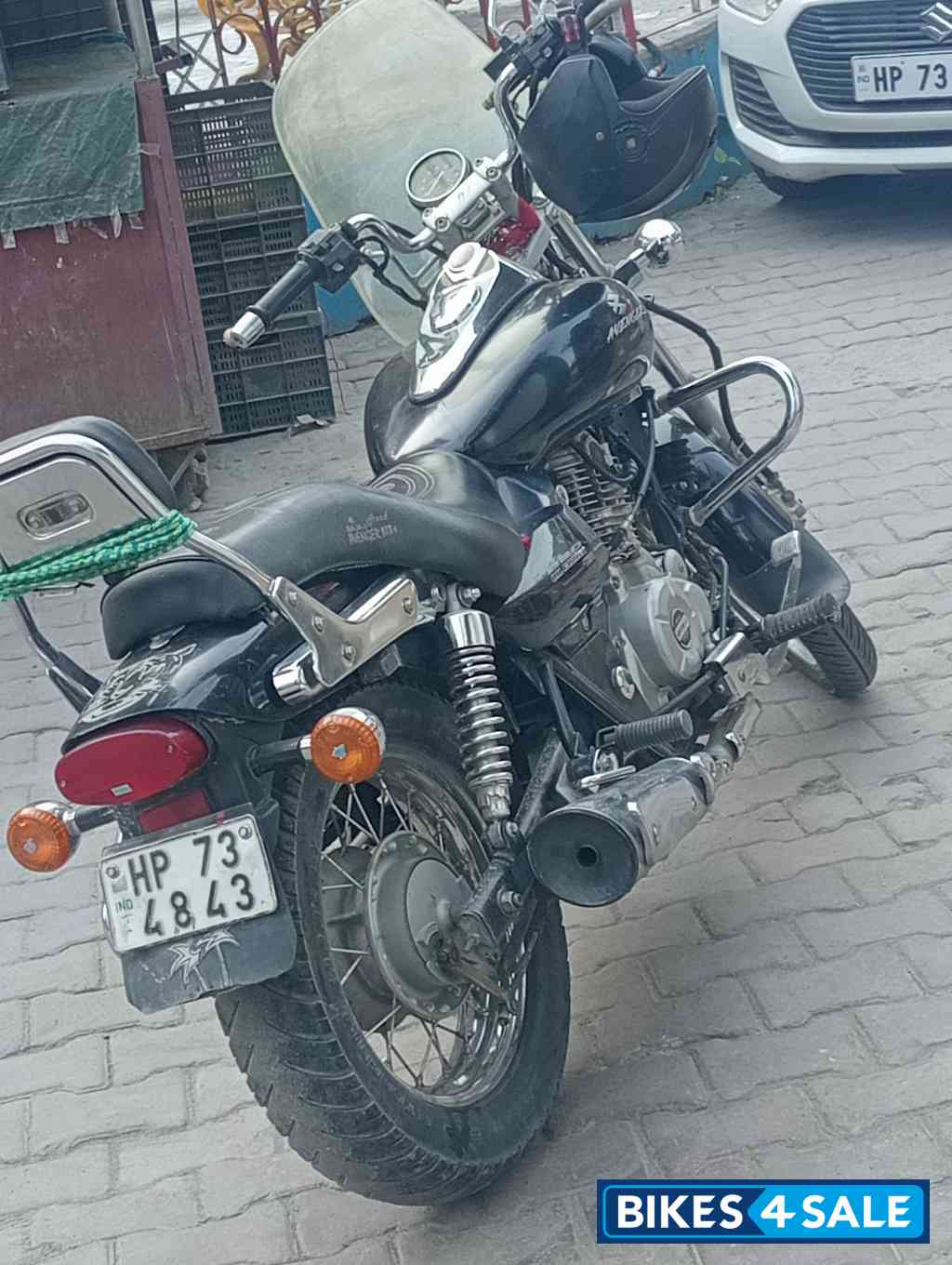 Black Bajaj Avenger 220 DTS-i
