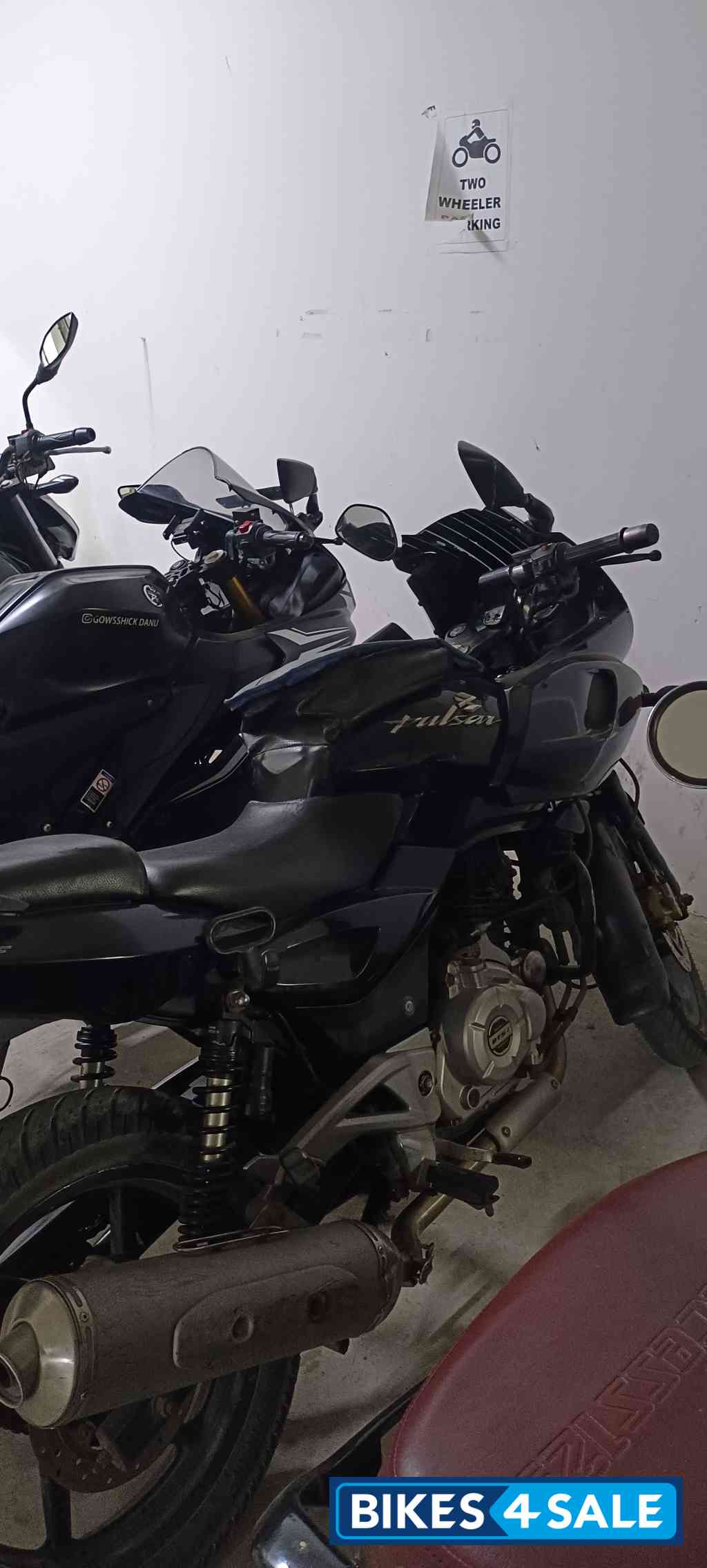 Bajaj Pulsar 220F