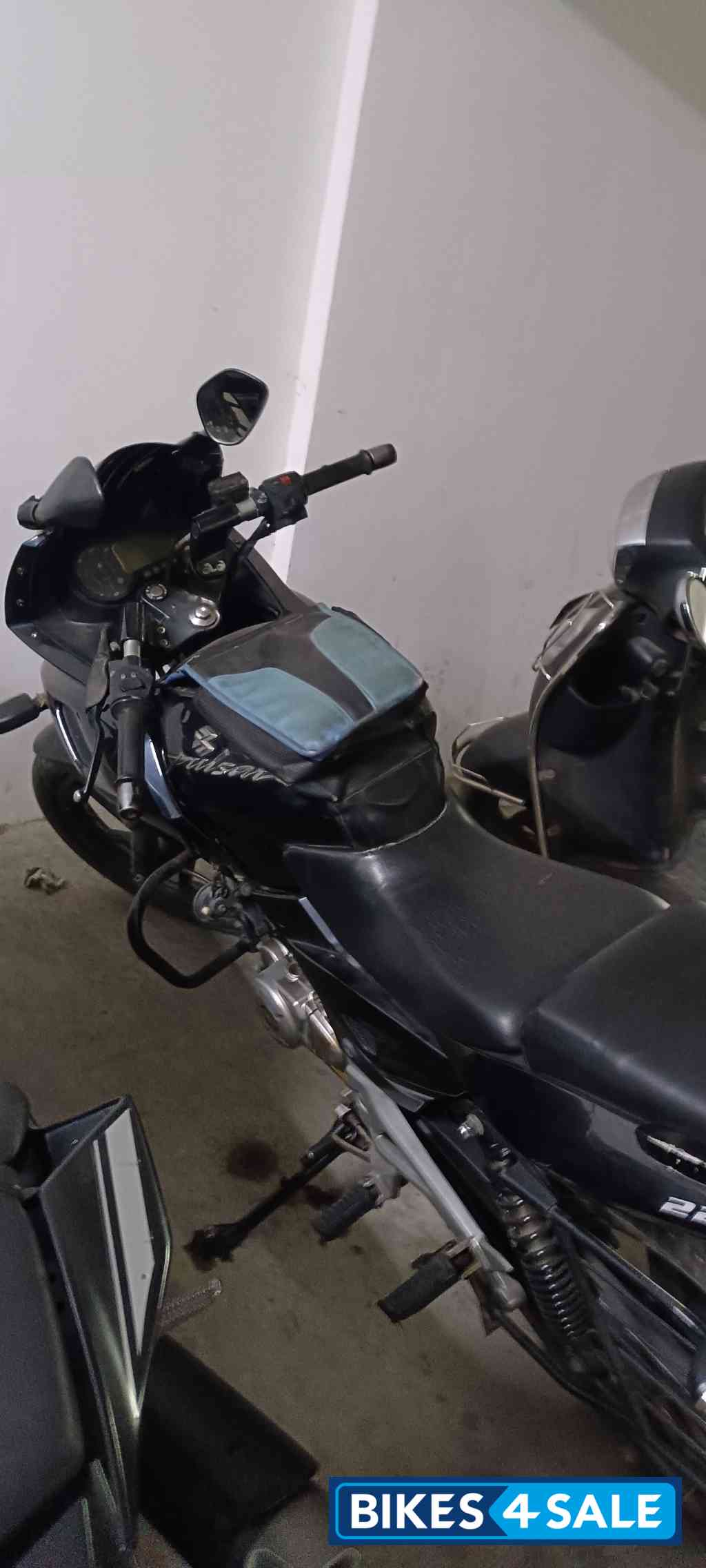 Bajaj Pulsar 220F Bajaj Pulsar 220F