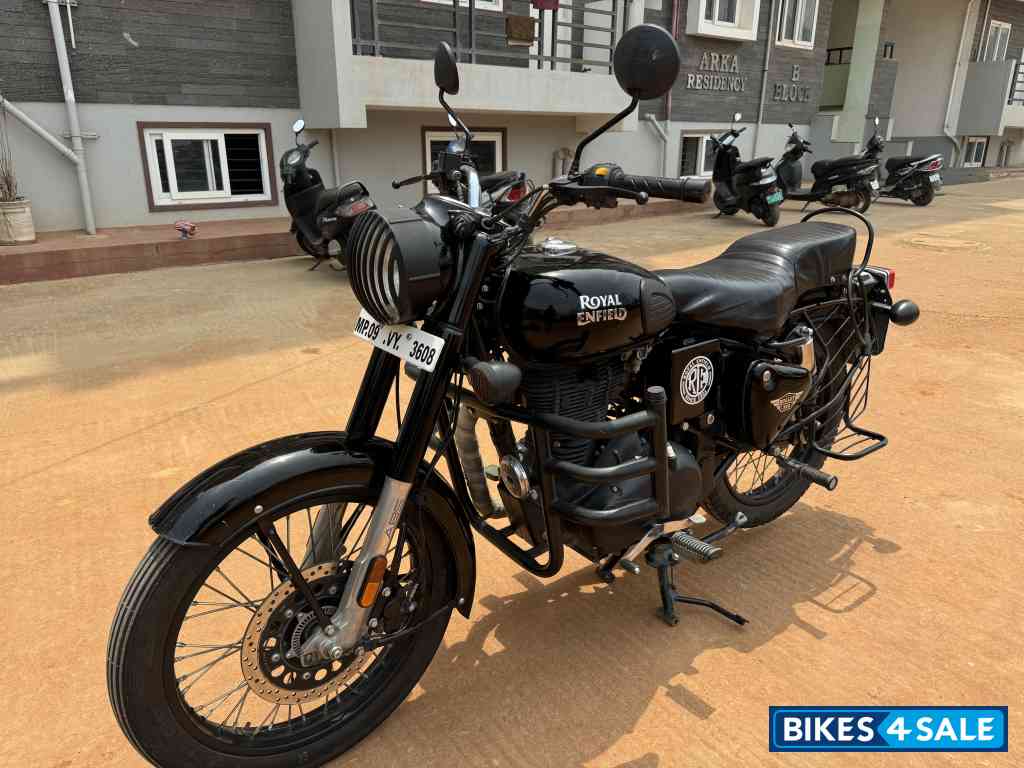 Jet Black Royal Enfield Bullet 350 ES