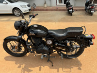 Jet Black Royal Enfield Bullet 350 ES