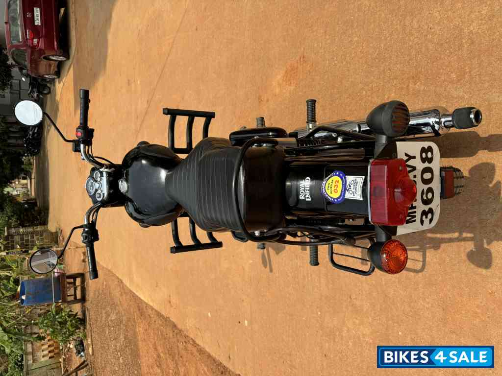 Jet Black Royal Enfield Bullet 350 ES