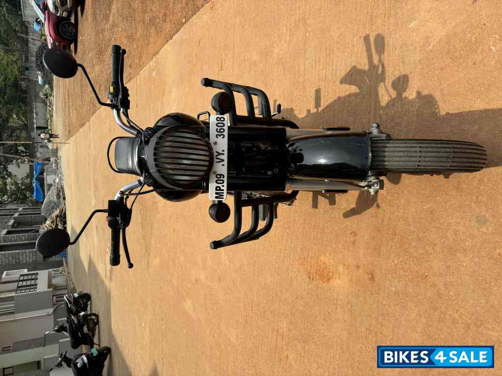 Jet Black Royal Enfield Bullet 350 ES
