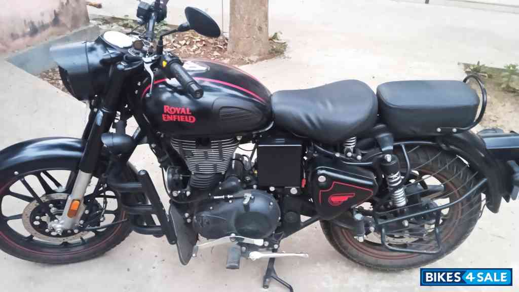 Royal Enfield Classic Stealth Black