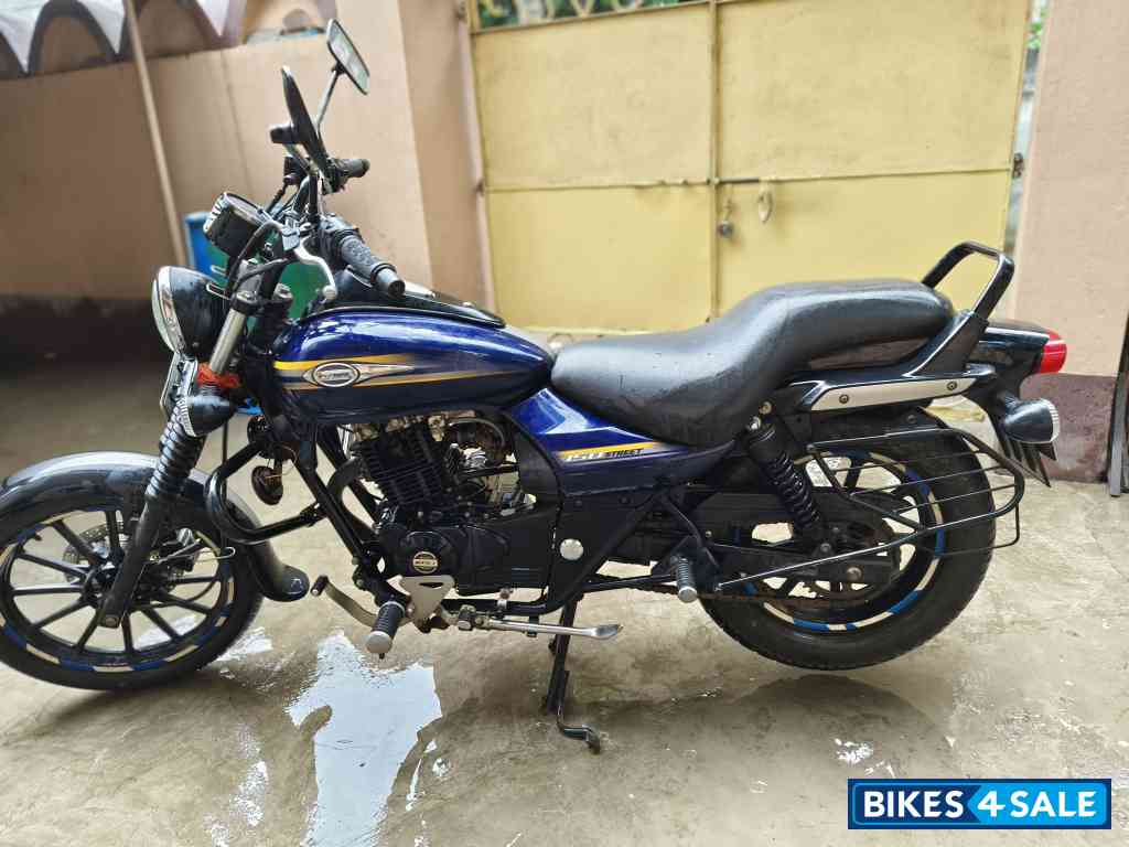 Blue Bajaj Avenger Street 150