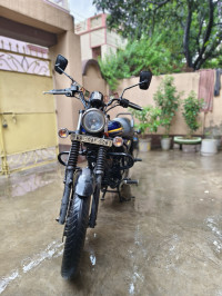 Blue Bajaj Avenger Street 150