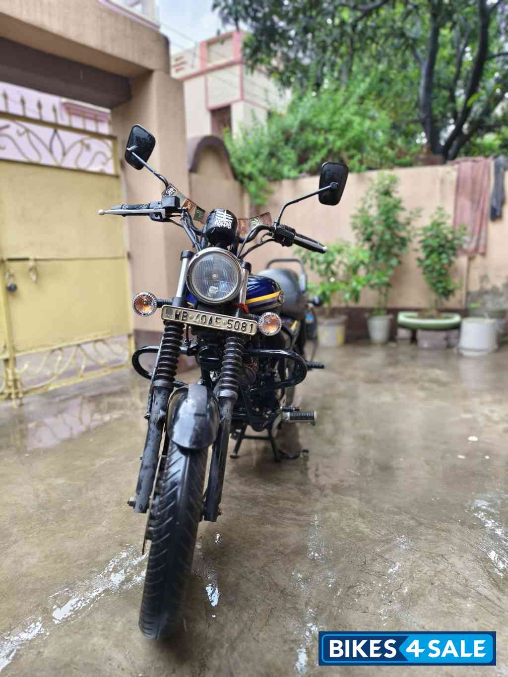Blue Bajaj Avenger Street 150