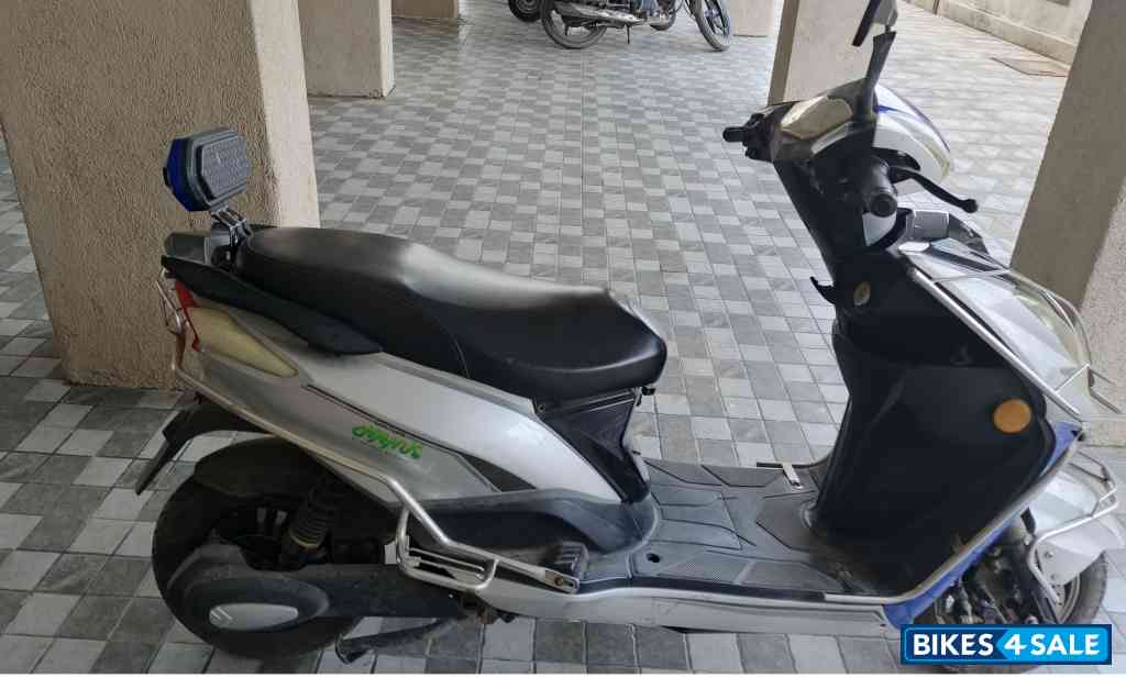 Blue And White Joy e-bike Gen Nxt Nanu