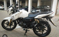 White TVS Apache RTR 180