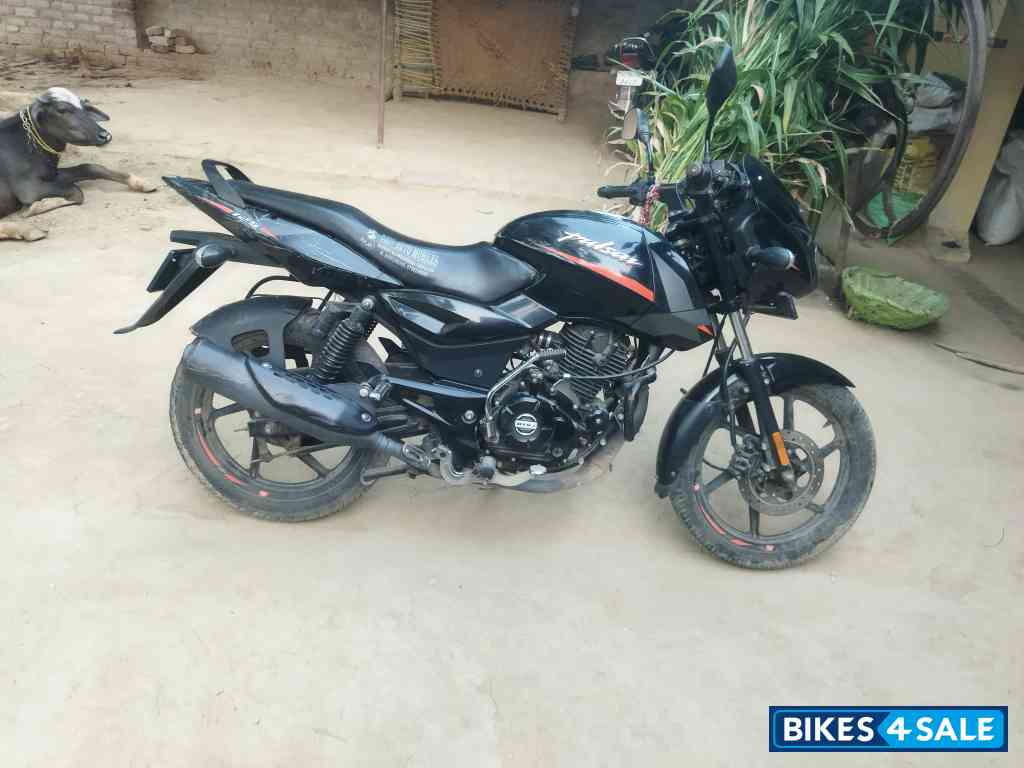 Black Bajaj Pulsar 125 Neon Disc Single Seat