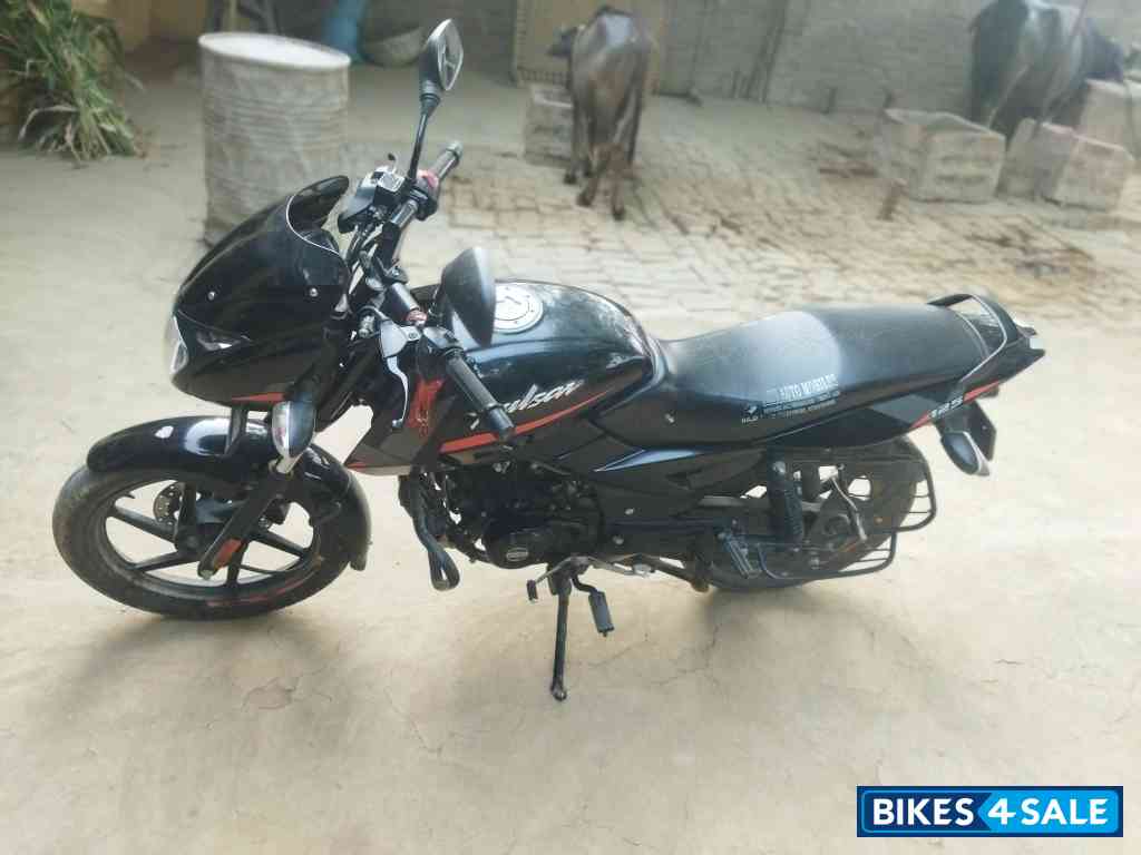 Black Bajaj Pulsar 125 Neon Disc Single Seat