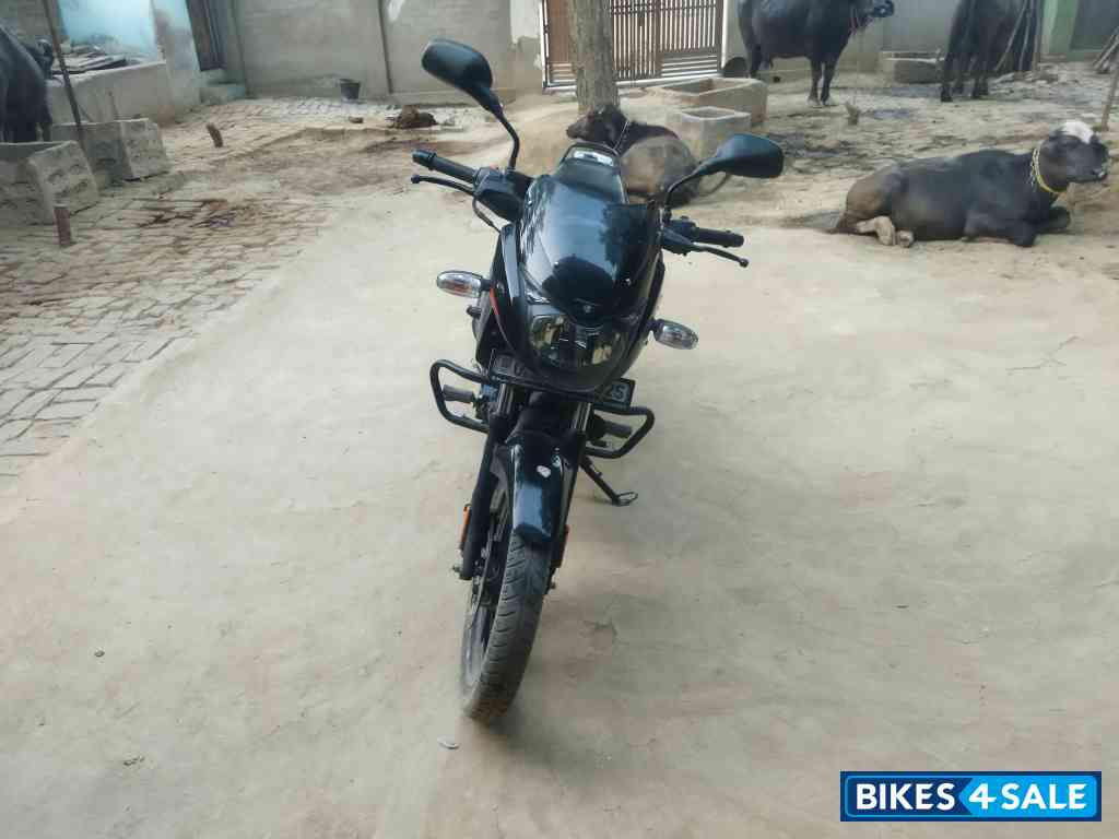 Black Bajaj Pulsar 125 Neon Disc Single Seat