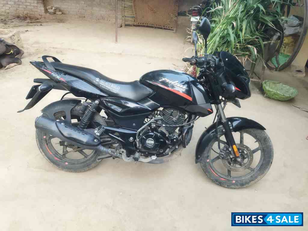 Black Bajaj Pulsar 125 Neon Disc Single Seat