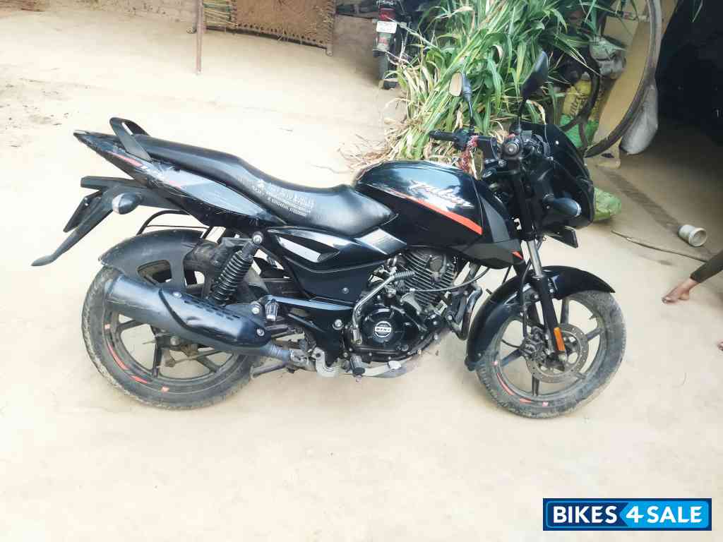Black Bajaj Pulsar 125 Neon Disc Single Seat