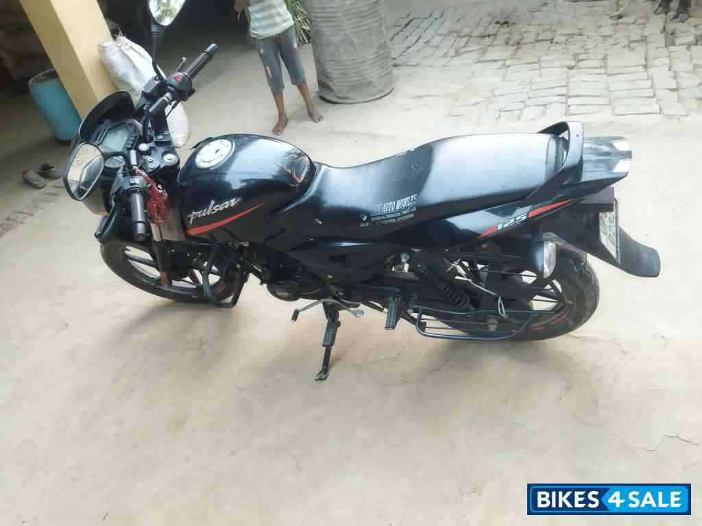 Black Bajaj Pulsar 125 Neon Disc Single Seat