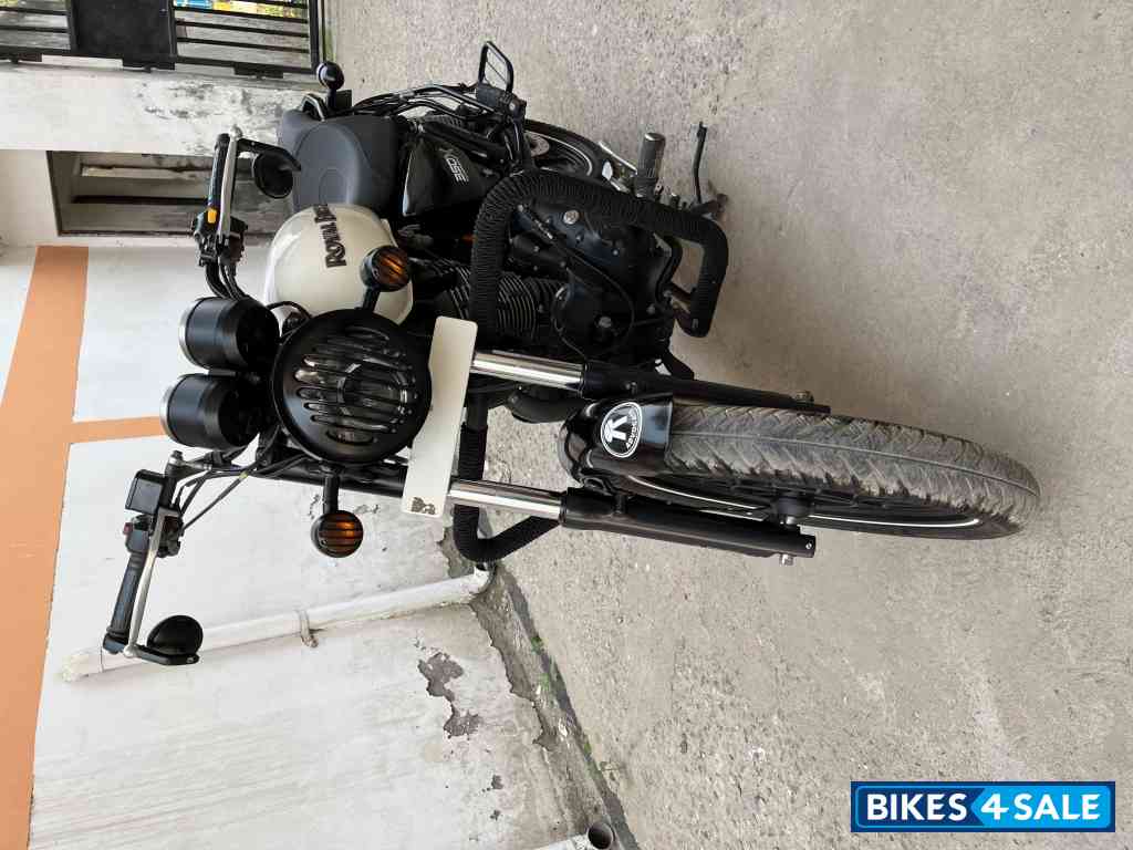 White Royal Enfield Thunderbird X 350