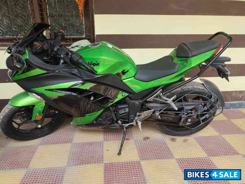 Kawasaki Ninja 300 BS6 2022