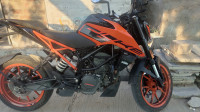 Orange KTM Duke 200 2022