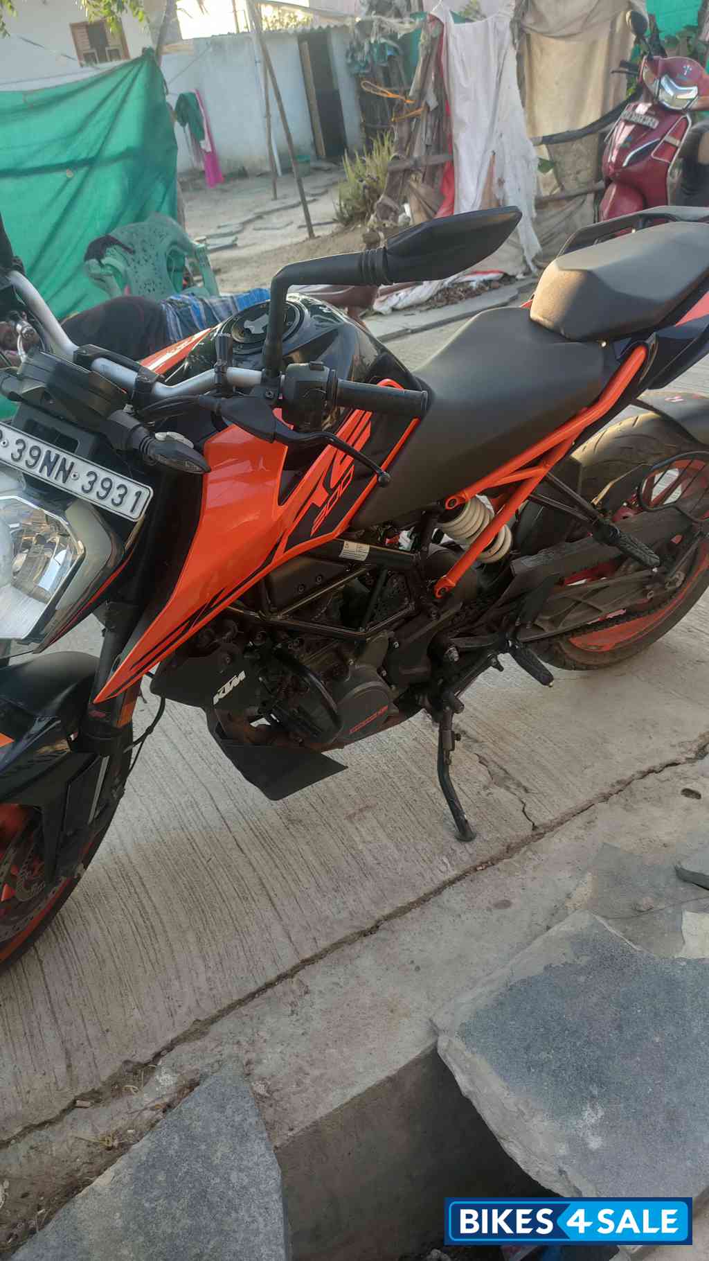 Orange KTM Duke 200 2022 Orange KTM Duke 200 2022