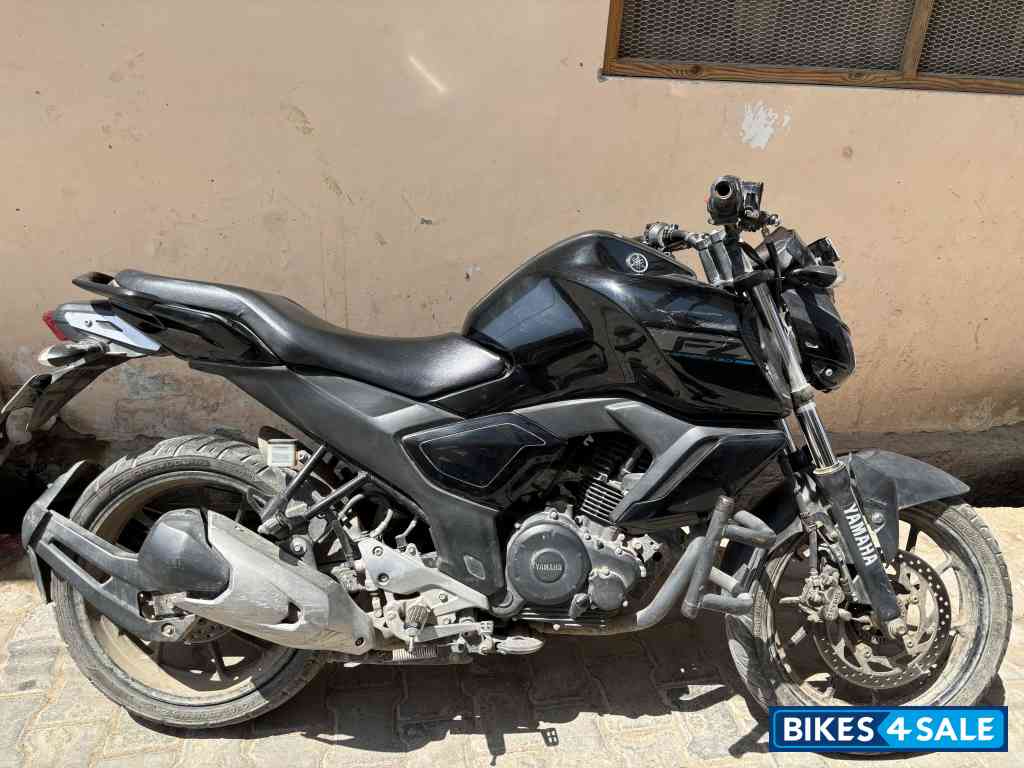 Z Black Yamaha FZ FI V3 BS6