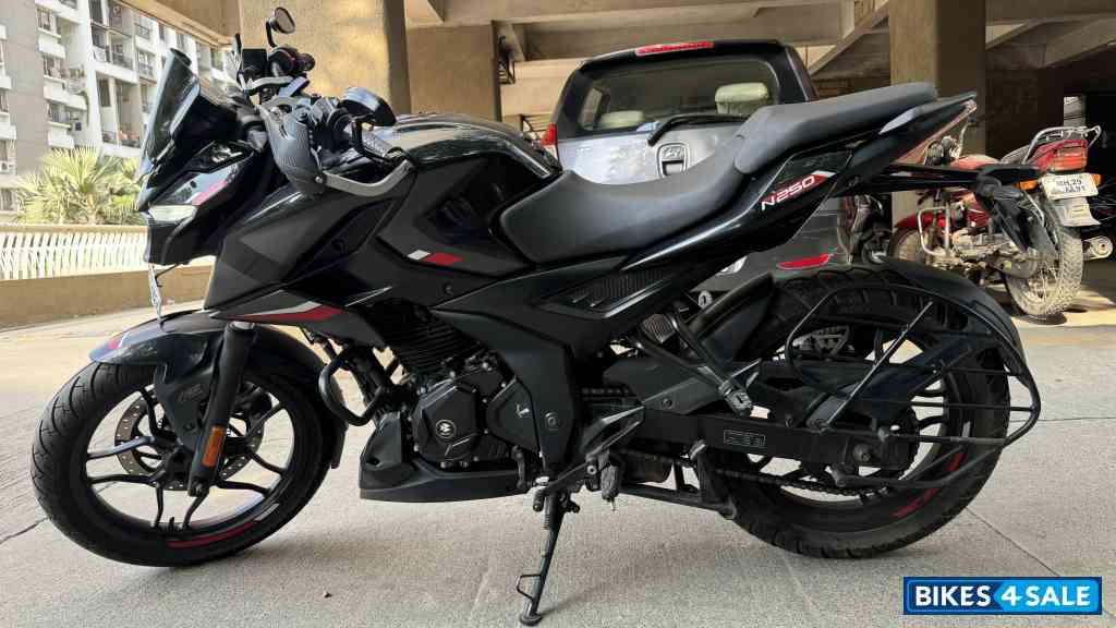 Brooklyn Black Bajaj Pulsar N250 Dual Channel ABS