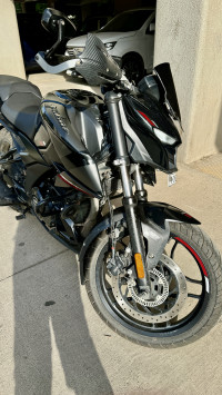Brooklyn Black Bajaj Pulsar N250 Dual Channel ABS