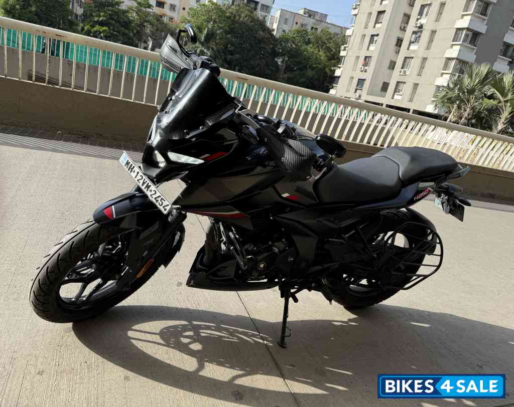 Brooklyn Black Bajaj Pulsar N250 Dual Channel ABS